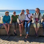 Surfen über 60: Die Goldies Surf Gang erobert Galicien